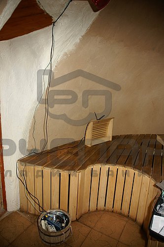 Печь для русской бани с двумя каменками "ПараВоз П-2" | Местоположение датчиков температуры и влажности на лежаке, сами приборы в ведре. Чтоб